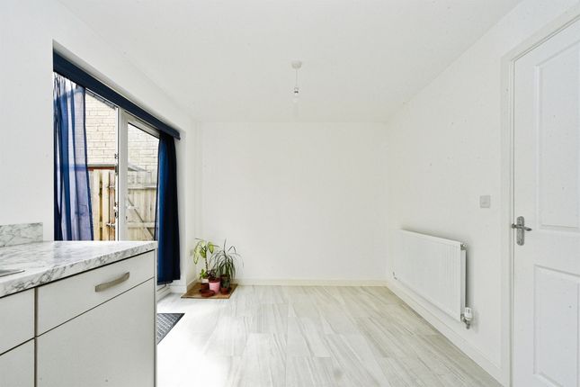 2, Gregor Drive, Calne photo 4