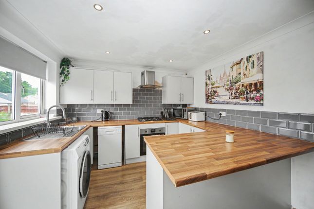18, Ashwood Avenue, Wigan photo 4