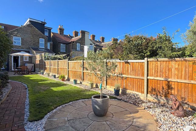 71 Athelstan Road, Faversham photo 4