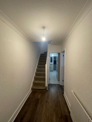 389 London Road, London Road, Isleworth photo 2