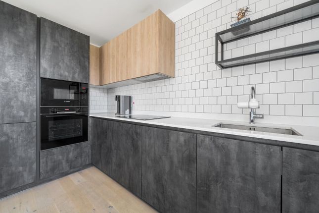 24 Fellow House, 12, Maurice Browne Avenue, Mill Hill photo 4