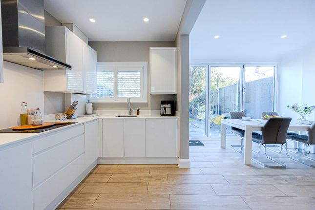 Dundonald Drive, Leigh-On-Sea photo 4