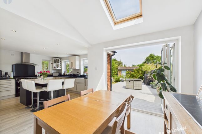 4 Chiltern Close, Stone photo 2