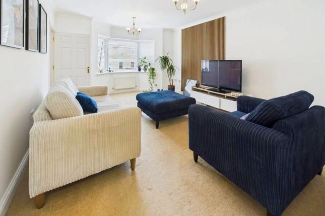 Flat 16 Clayswell Court, Station Approach, Hockley photo 3