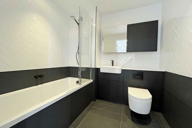 123 Silverleaf House, 1, Heartwood Boulevard, London photo 4