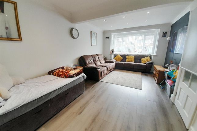 End terrace house for sale in Selan Gardens, Hayes