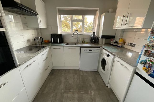 48 Malan Square, Rainham photo 3