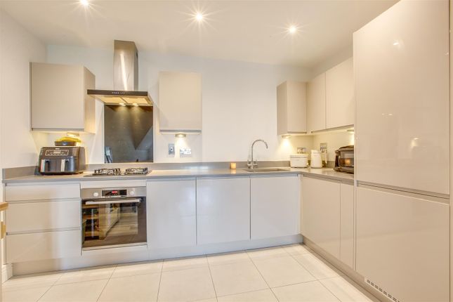 8 The Pines, Amersham Road, High Wycombe photo 5