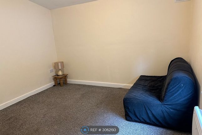 Flat, Stonehall Rd Eccleshill, Bradford photo 2
