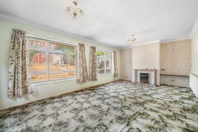 1, Valley Close, Stroud photo 3
