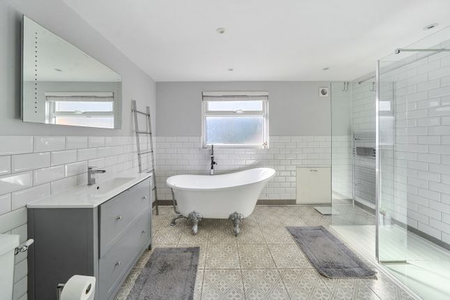 162A,, Valetta Road, London photo 2