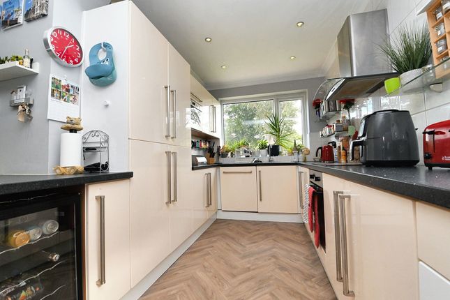 4 Lambton Road, Manchester photo 4
