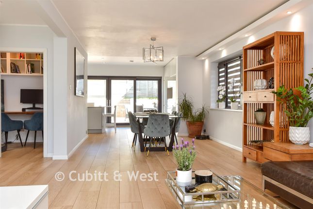 17, Crescent Drive North, Brighton photo 3