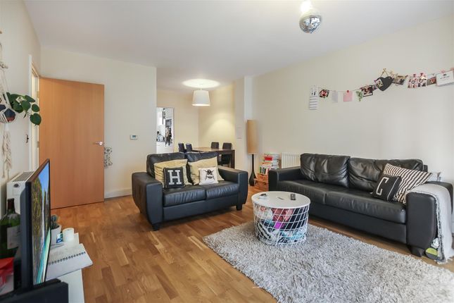 Flat 4, Hythe House, 1 Green Lanes Walk, London photo 4