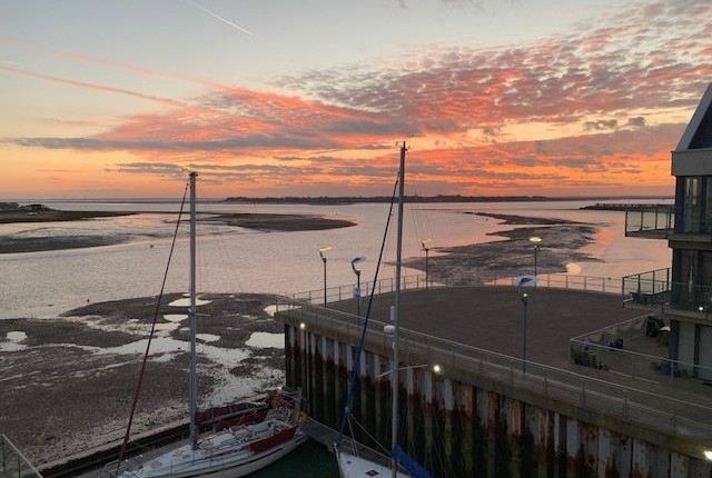 1-bed flat on Waterside Marina, Colchester, £1,050/mo