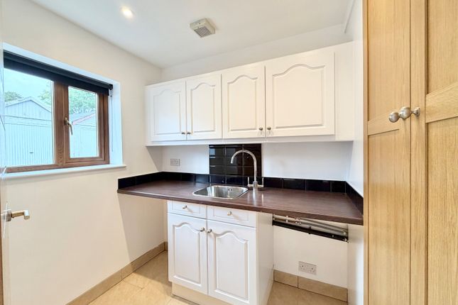 463, Penistone Road, Huddersfield photo 5