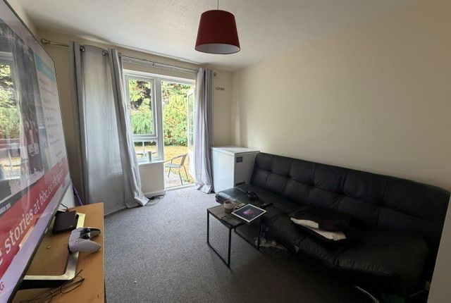 Flat 3, Th, TONBRIDGE photo 3