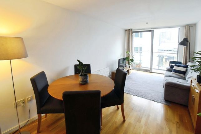 Flat 15, 3, Whitehall Quay, West Yorkshire photo 2