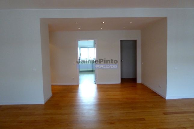 Apartment for sale in Modern, Elegant 3-Bedroom Apartment, Amoreiras, Campolide, Lisbon City, Lisbon Province, Portugal