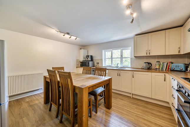 Flat 2, 31, Main Road, Hursley photo 4