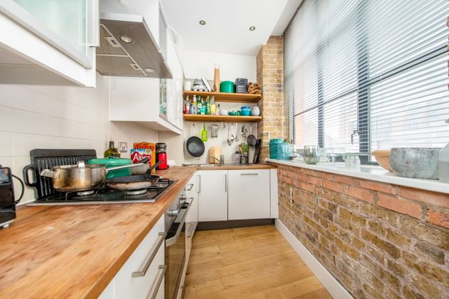 Flat to rent in Thrawl Street, London