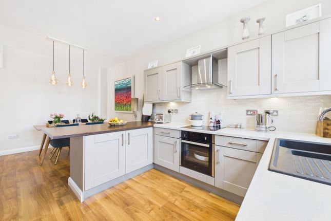 9, Carlton Green, Leeds photo 2