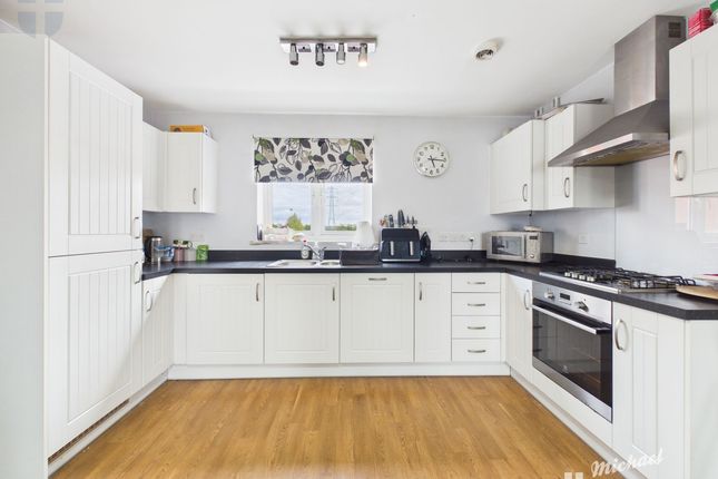 4 Nicholas Charles Crescent, Aylesbury photo 3