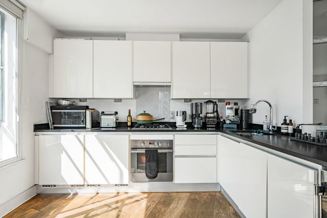 Flat 12, The Roof Gardens 41-53,, Goswell Road, London photo 4