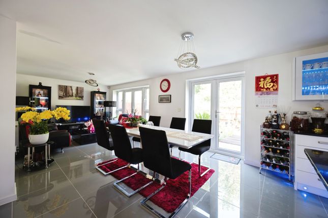 10, Oyster Close, Hampshire photo 4