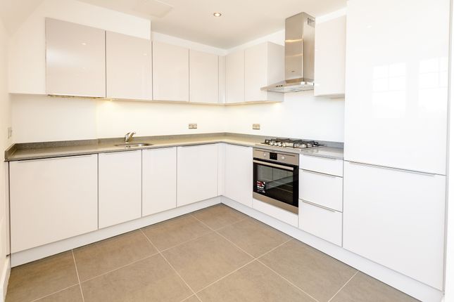 Thumbnail Flat to rent in North Town Road, Maidenhead