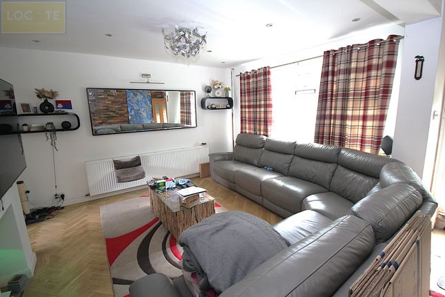 24 Woodbridge Road, Flixton photo 2