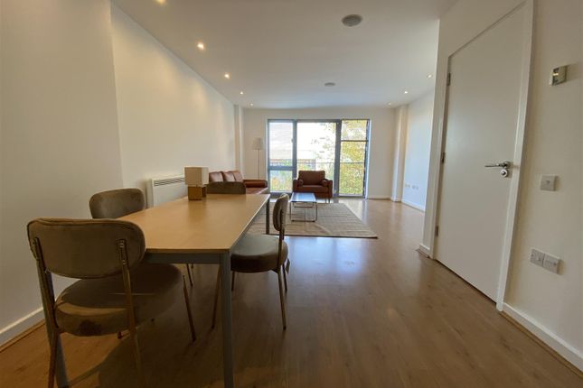406 Riverside, 417, Wick Lane, London photo 2