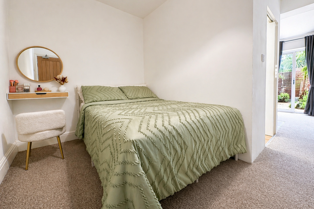 736, North Circular Road, London photo 2