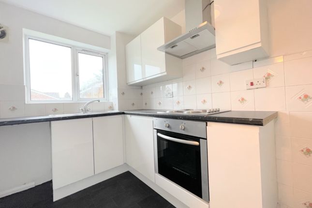 Flat to rent in Express Drive, Ilford