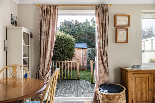 6, Kenneth Close, Cheltenham photo 4