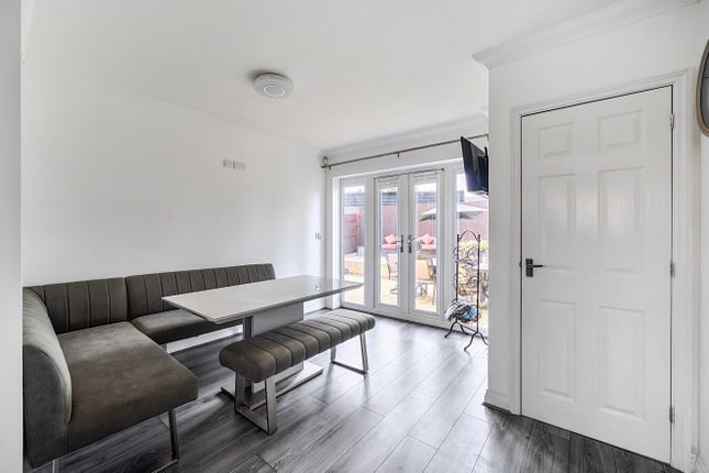 9, Brambles Edge, Dunstable photo 4