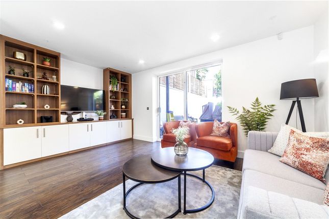 Thumbnail End terrace house for sale in Pages Walk, London