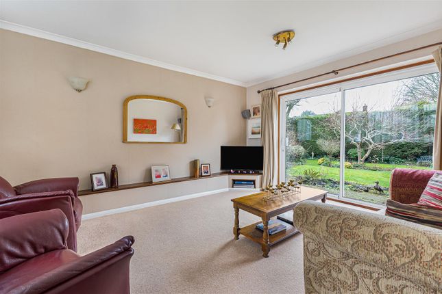 4, Oakmead, Meopham photo 3