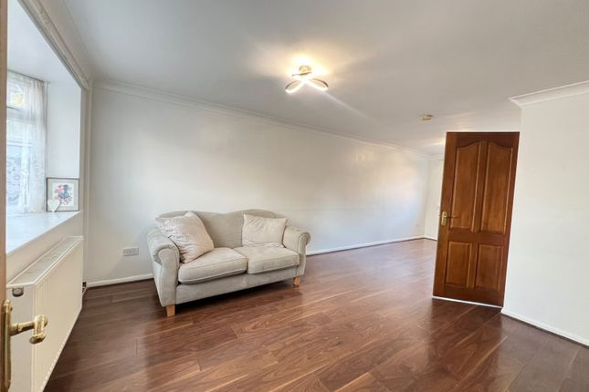 27, Maplewell Drive, Leicester photo 3