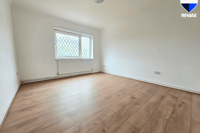 54, Claremont Close, London photo 2