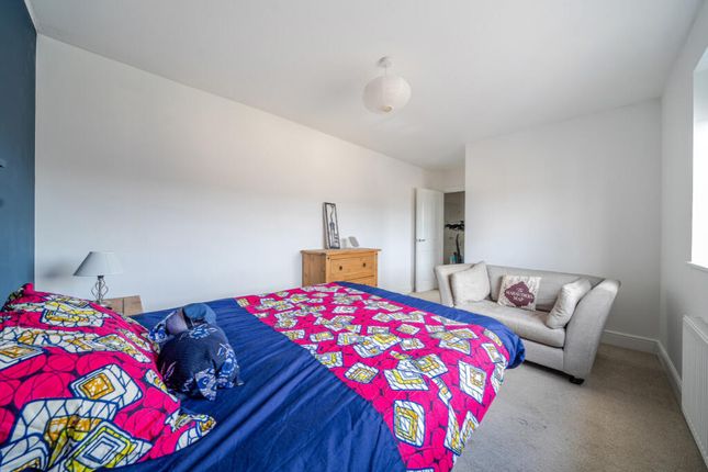 70, Greenaways, Stroud photo 5