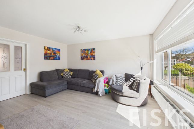 22, Chiltern Approach, Canvey Island photo 2