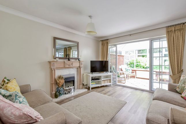 17 The Maltings, Kings Langley photo 2
