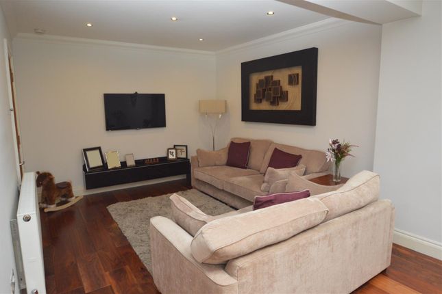54, Roding Lane South, Redbridge photo 4