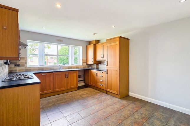 33 Walgrove Road, Chesterfield photo 4