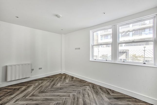 Flat 8, Port House, Square Rigger Row, London photo 3