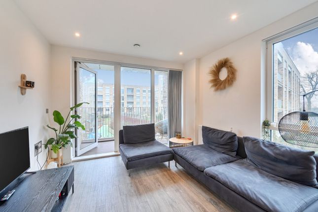 17 Medawar Drive, London photo 4