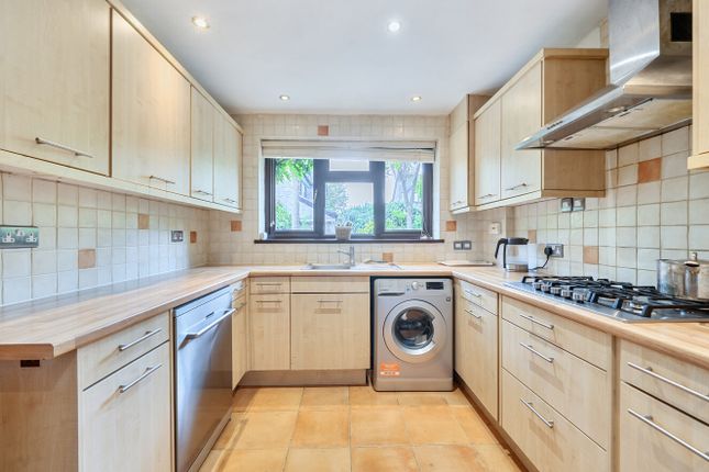 11, Wren Close, Hampshire photo 4