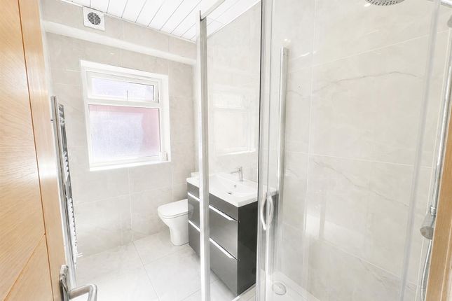 Apartment 1, Ashton House, 7 Ashton Lane, Sale photo 4