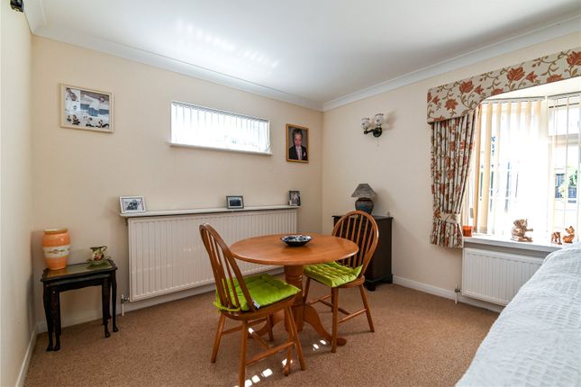 Flat 4, Berryhead Court, 10, Barton Wood Road, New Milton photo 3